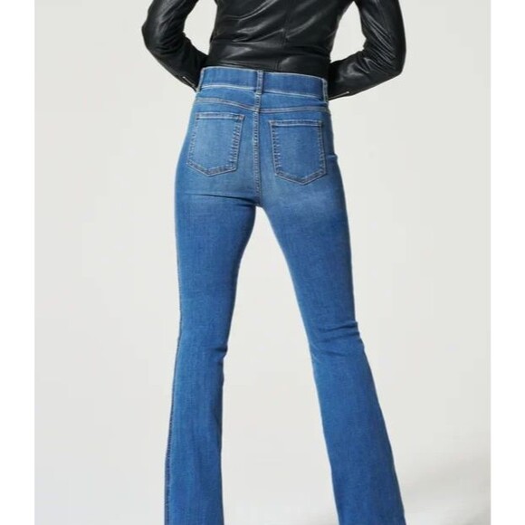 SPANX FLARE Pull On Denim Jeans VINTAGE INDIGO Medium Blue Sz Medium - Picture 2 of 8